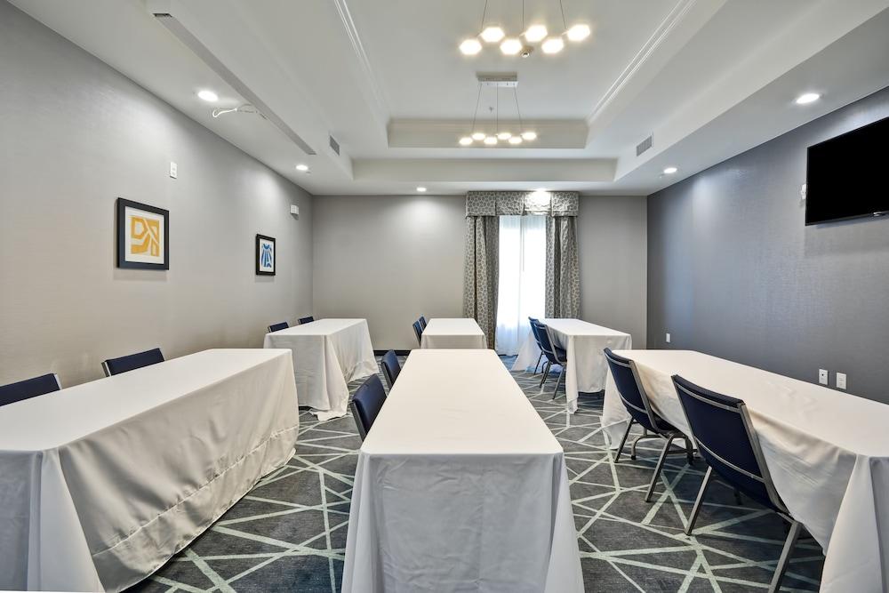 Hampton Inn Кайл Екстериор снимка