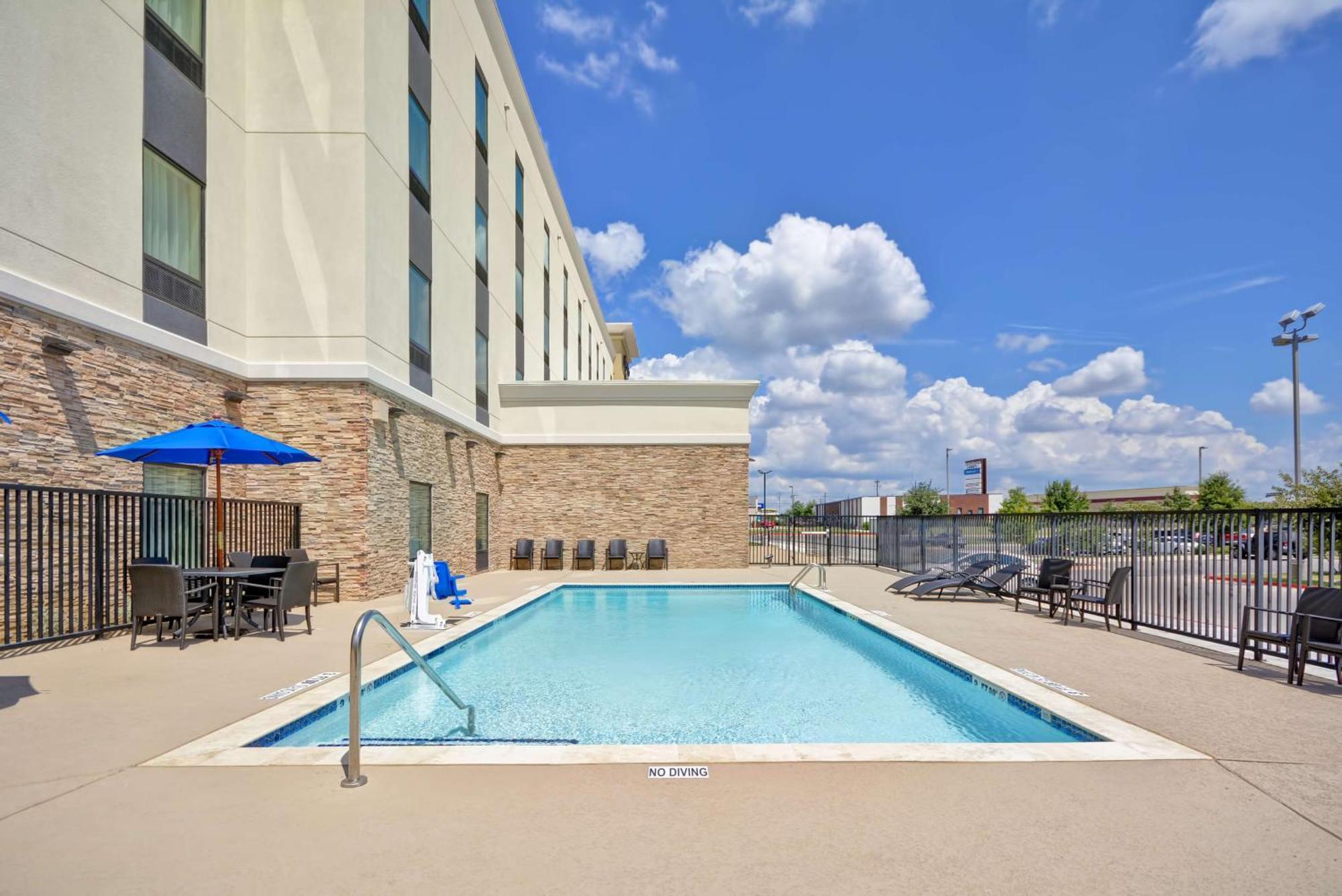 Hampton Inn Кайл Екстериор снимка
